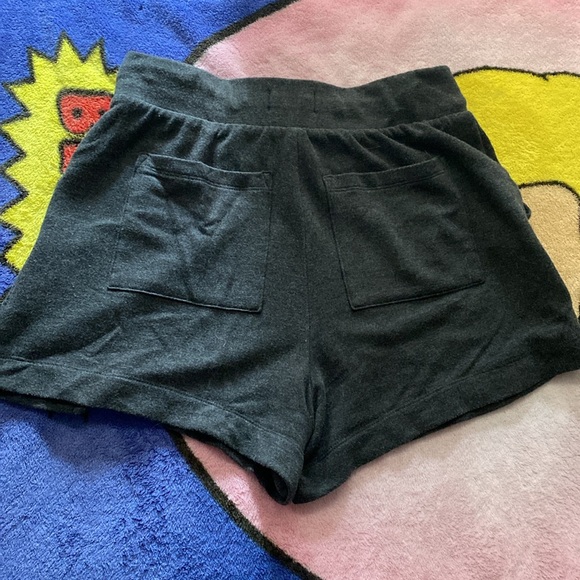 Lou & Grey Signature Soft Shorts - Picture 2 of 3